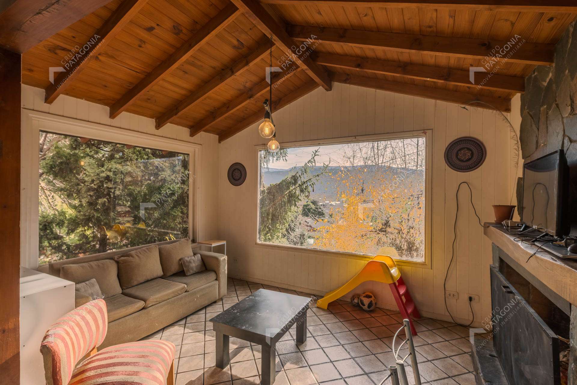 Casa De 2 Dormitorios + 2 Cabañas En Venta En San Martín De Los Andes, Barrio Chapelco