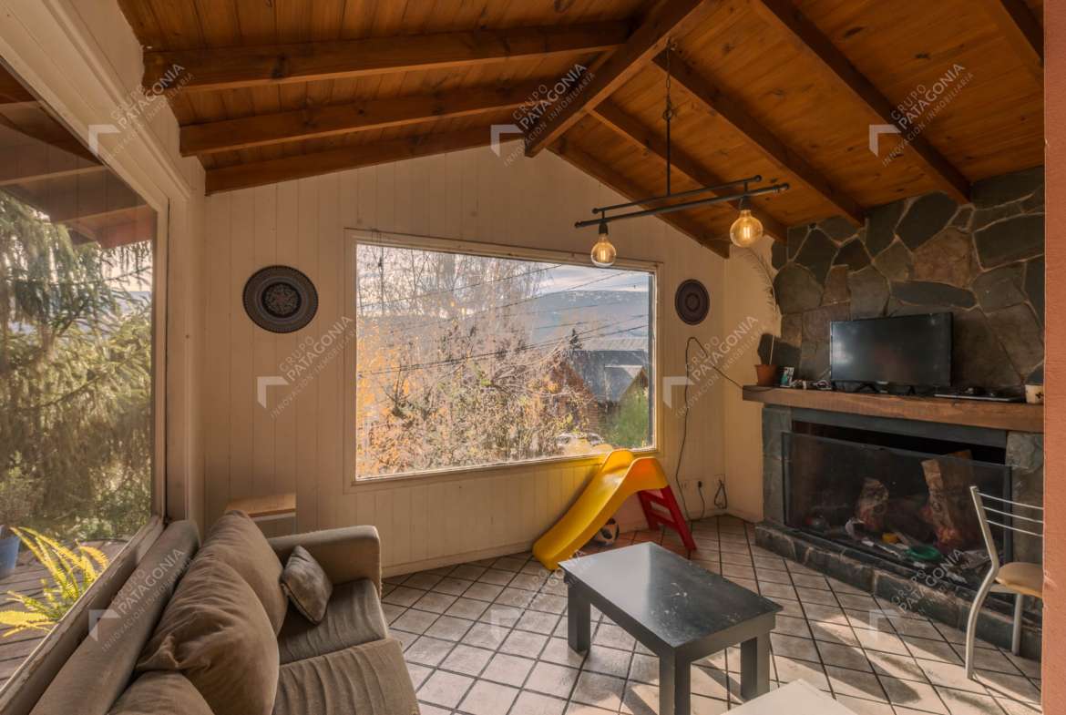 Casa De 2 Dormitorios + 2 Cabañas En Venta En San Martín De Los Andes, Barrio Chapelco