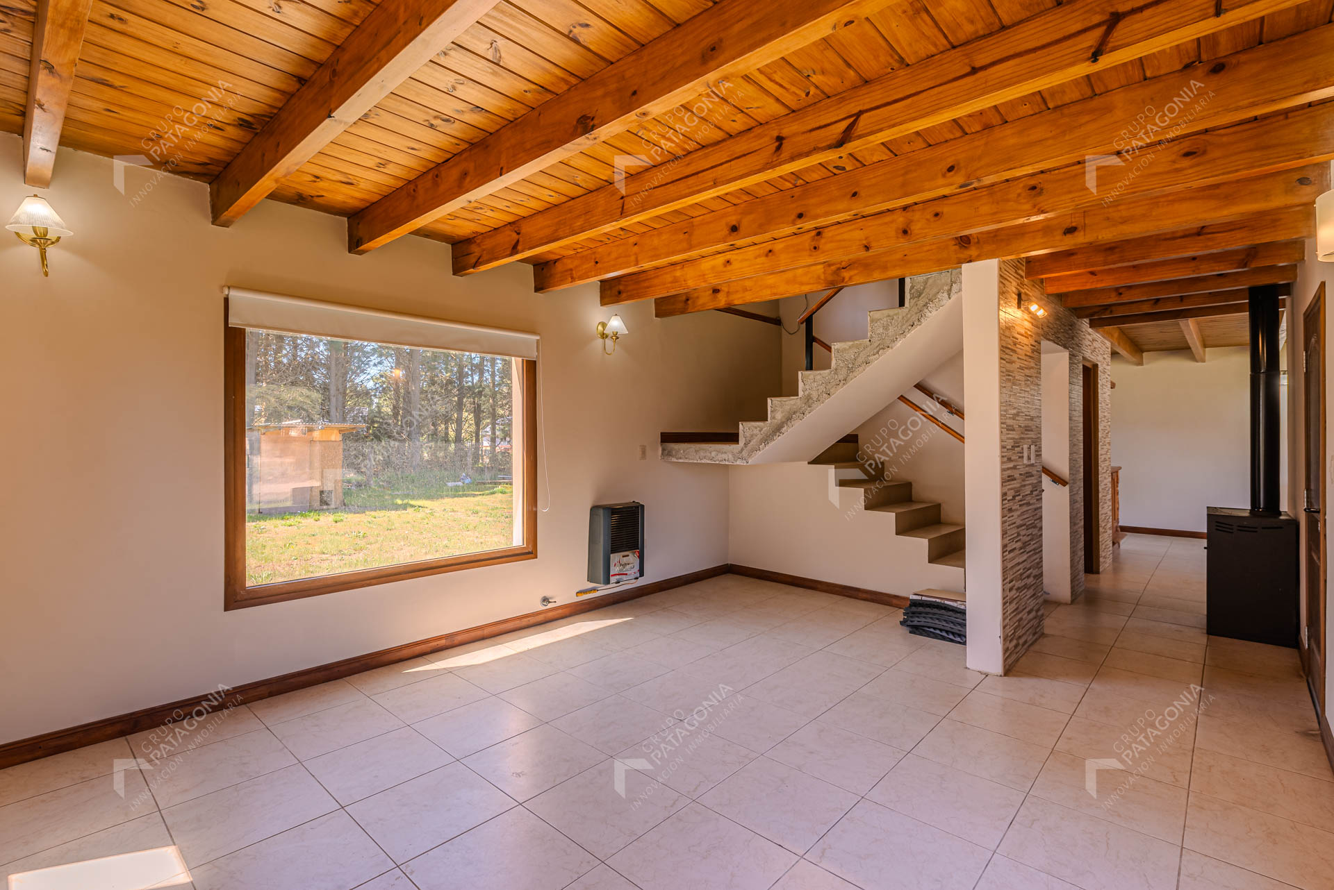 Amplia Casa (apta Crédito Hipotecario) De 3 Dormitorios + 2 Baños En Venta En San Martín De Los Andes, Barrio El Portal