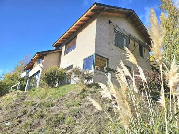 Casa De 4 Ambientes, 3 Dormitorios Y 2 Baños En Venta En Villa Lago Meliquina, San Martín De Los Andes, Neuquén, Patagonia Argentina / Ideal Para Vivir O Rentar Turísticamente !!!
