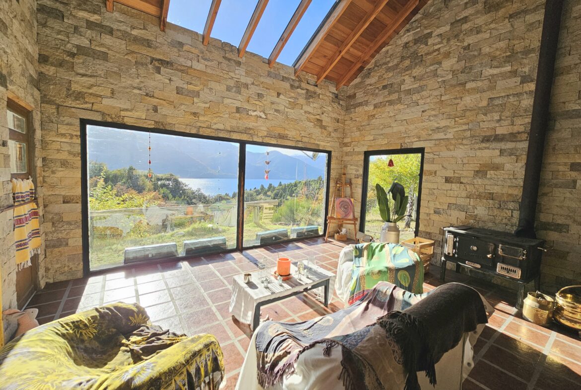 Casa De 4 Ambientes, 3 Dormitorios Y 2 Baños En Venta En Villa Lago Meliquina, San Martín De Los Andes, Neuquén, Patagonia Argentina / Ideal Para Vivir O Rentar Turísticamente !!!