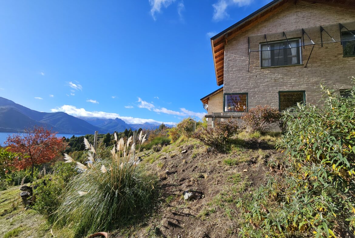 Casa De 4 Ambientes, 3 Dormitorios Y 2 Baños En Venta En Villa Lago Meliquina, San Martín De Los Andes, Neuquén, Patagonia Argentina / Ideal Para Vivir O Rentar Turísticamente !!!