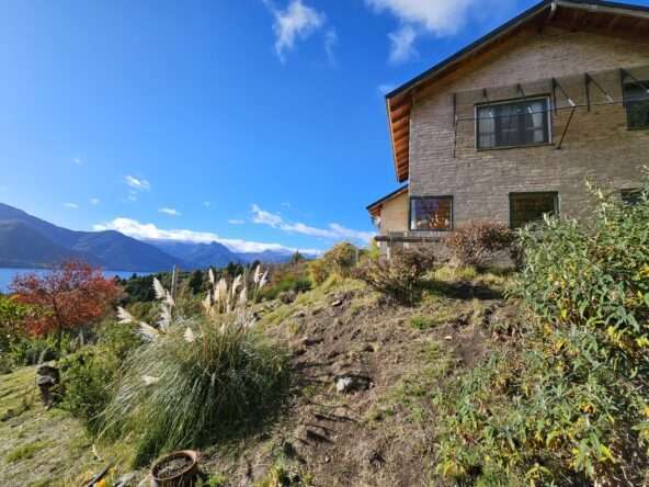 Casa De 4 Ambientes, 3 Dormitorios Y 2 Baños En Venta En Villa Lago Meliquina, San Martín De Los Andes, Neuquén, Patagonia Argentina / Ideal Para Vivir O Rentar Turísticamente !!!
