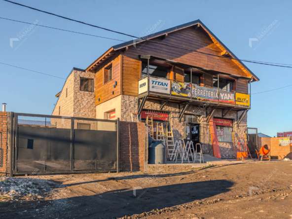 Vivienda Con Cochera + Local Comercial + Depósito + Departamento (a Terminar) En Venta En Barrio Coirones, San Martín De Los Andes, Patagonia Argentina