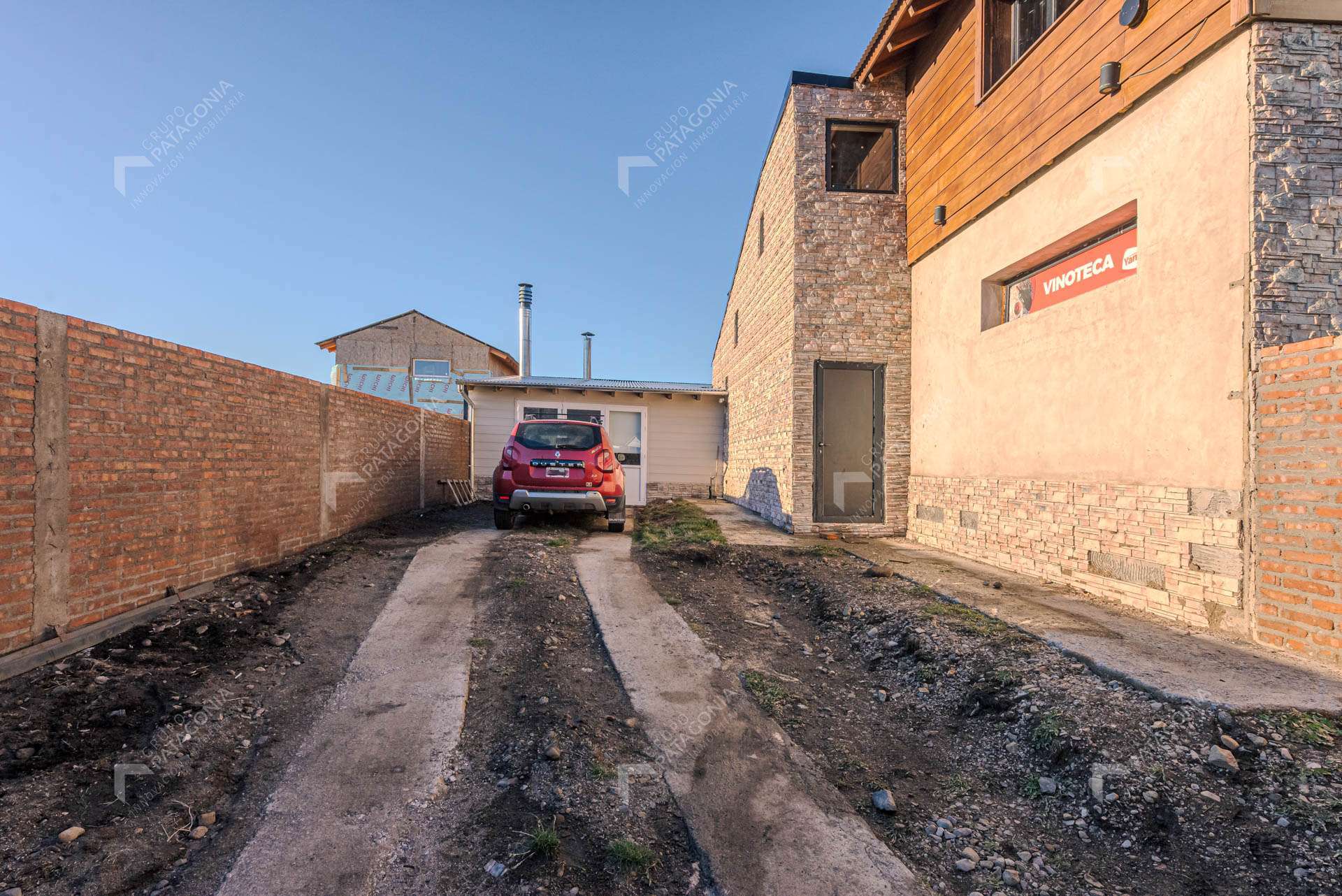 Vivienda Con Cochera + Local Comercial + Depósito + Departamento (a Terminar) En Venta En Barrio Coirones, San Martín De Los Andes, Patagonia Argentina