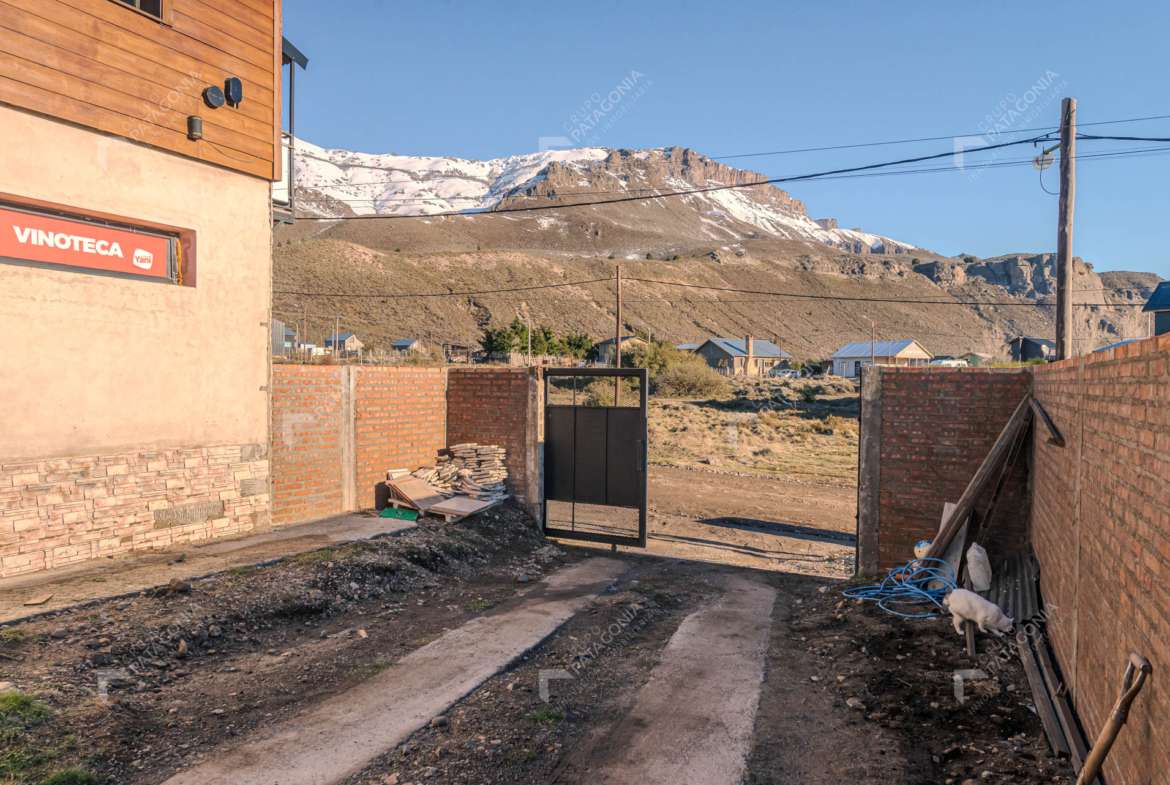 Vivienda Con Cochera + Local Comercial + Depósito + Departamento (a Terminar) En Venta En Barrio Coirones, San Martín De Los Andes, Patagonia Argentina