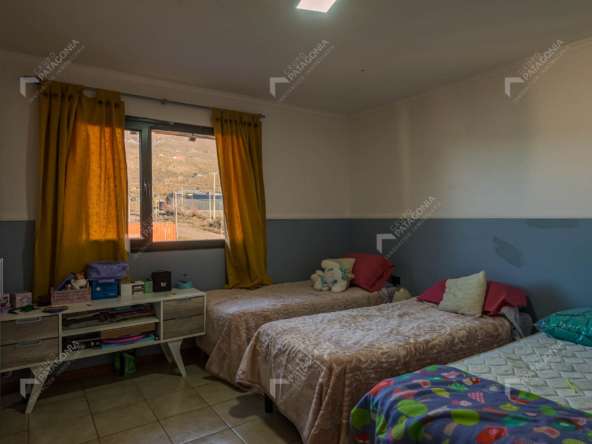 Vivienda Con Cochera + Local Comercial + Depósito + Departamento (a Terminar) En Venta En Barrio Coirones, San Martín De Los Andes, Patagonia Argentina