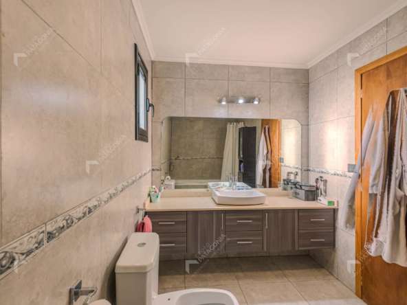 Vivienda Con Cochera + Local Comercial + Depósito + Departamento (a Terminar) En Venta En Barrio Coirones, San Martín De Los Andes, Patagonia Argentina