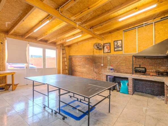 Vivienda Con Cochera + Local Comercial + Depósito + Departamento (a Terminar) En Venta En Barrio Coirones, San Martín De Los Andes, Patagonia Argentina