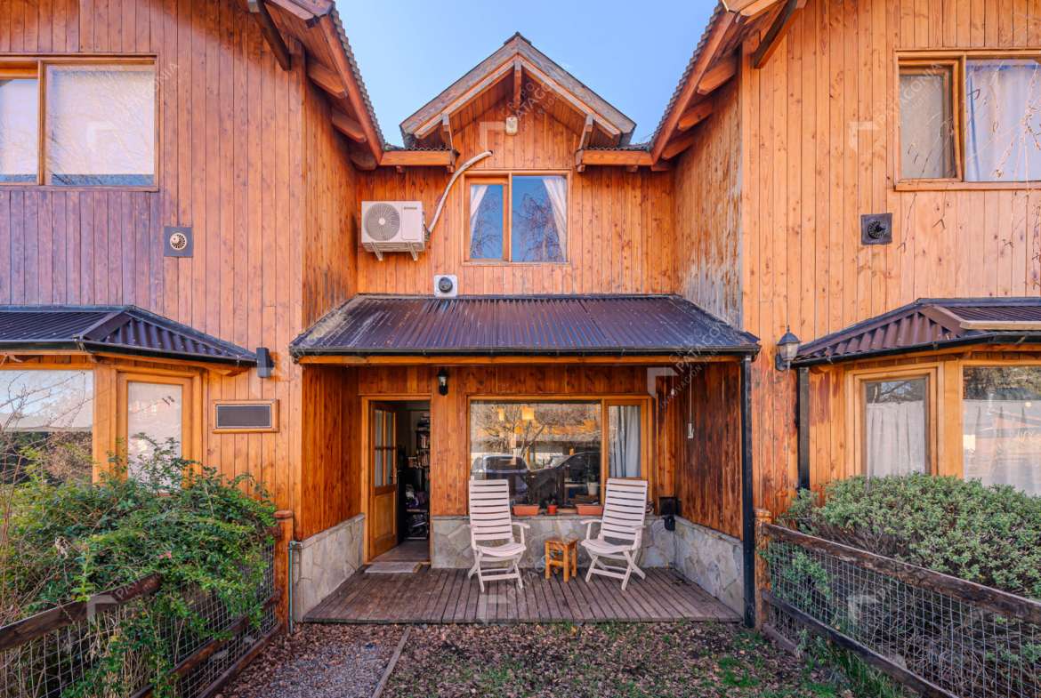 Hermosa Casa En Ph De 3 Ambientes En Venta Con Jardín Frontal Y Trasero En Barrio La Cascada, San Martín De Los Andes, Neuquén, Patagonia Argentina