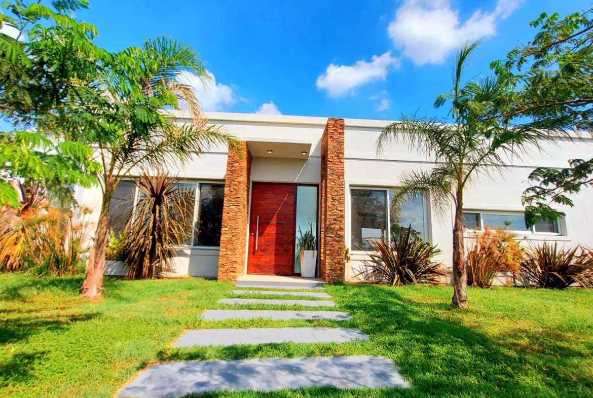 Casa De Diseño En Alquiler Ubicada En Barrio San Sebastián, Pilar Escobar, Provincia De Buenos Aires