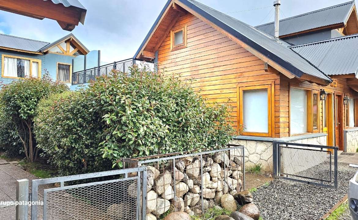 Cabaña De 2 Ambientes Y Soñada Terraza De Uso Exclusivo Y Apta Para Renta Turística Ubicada En Barrio La Cascada, San Martín De Los Andes, Neuquén, Patagonia Argentina