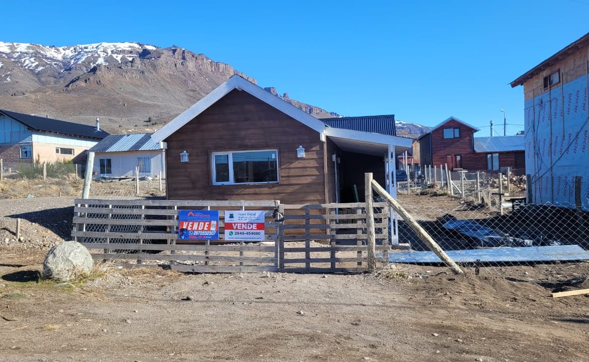 Casa A Estrenar De 2 Ambientes En Venta En Barrio Balcones De La Vega, San Martín De Los Andes, Patagonia Argentina