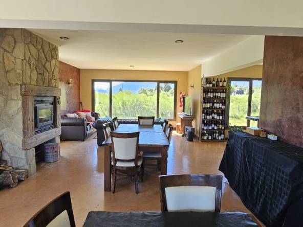 Hostería En Venta En Lago Lolog, San Martín De Los Andes, Neuquén, Patagonia Argentina