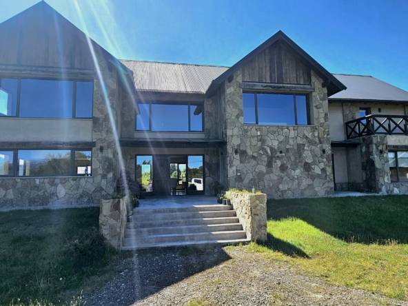 Hostería En Venta En Lago Lolog, San Martín De Los Andes, Neuquén, Patagonia Argentina