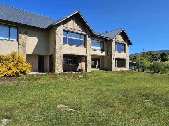 Hostería En Venta En Lago Lolog, San Martín De Los Andes, Neuquén, Patagonia Argentina