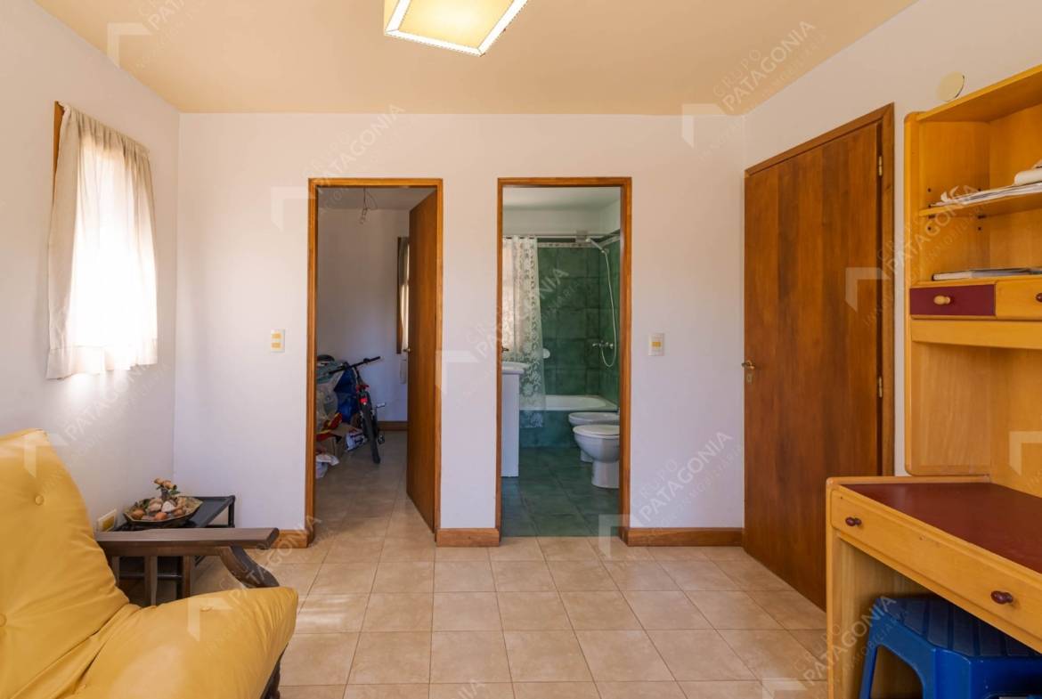 Casa En San Martín De Los Andes, Barrio Amancay, 4 Dormitorios + 4 Baños