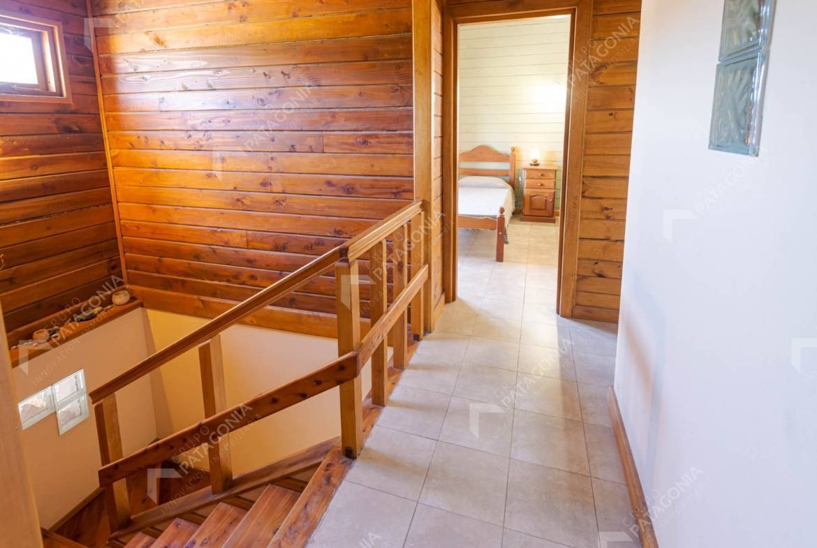 Casa En San Martín De Los Andes, Barrio Amancay, 4 Dormitorios + 4 Baños