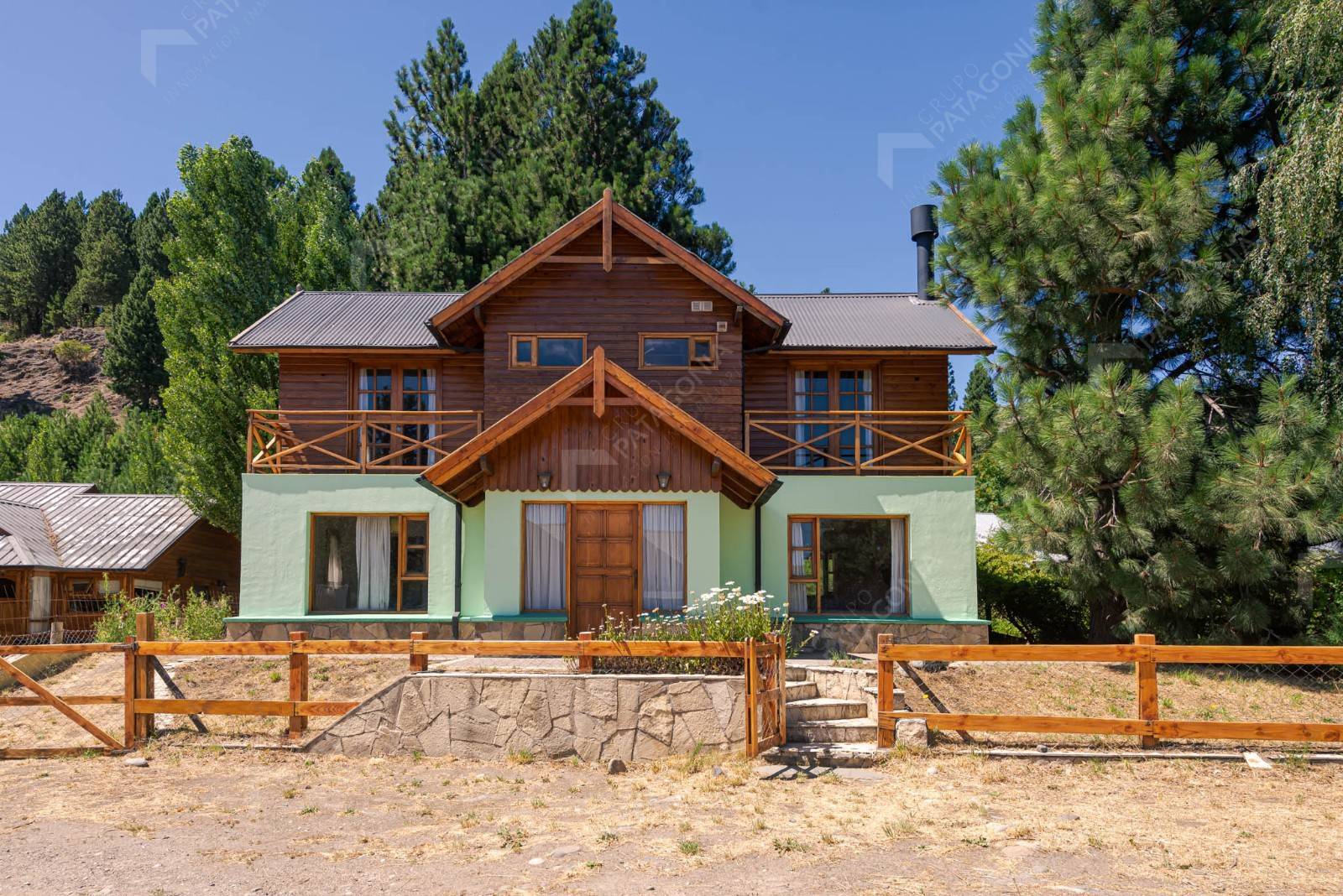 Casa En San Martín De Los Andes, Barrio Amancay, 4 Dormitorios + 4 Baños