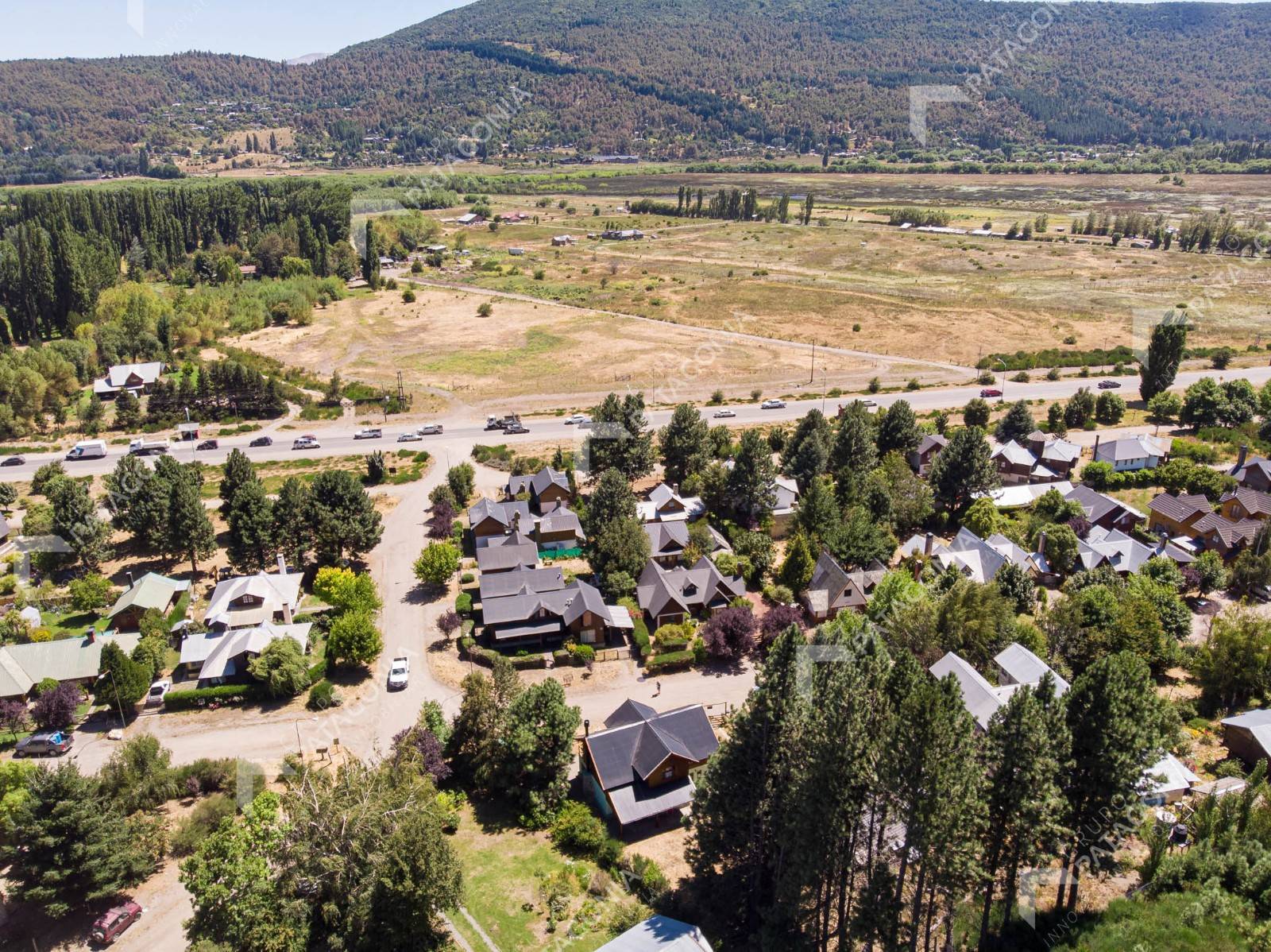 Casa En San Martín De Los Andes, Barrio Amancay, 4 Dormitorios + 4 Baños