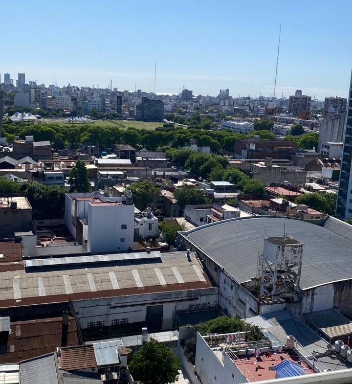 Departamento De 3 Ambientes Con Balcón En Venta En Parque Patricios, Caba