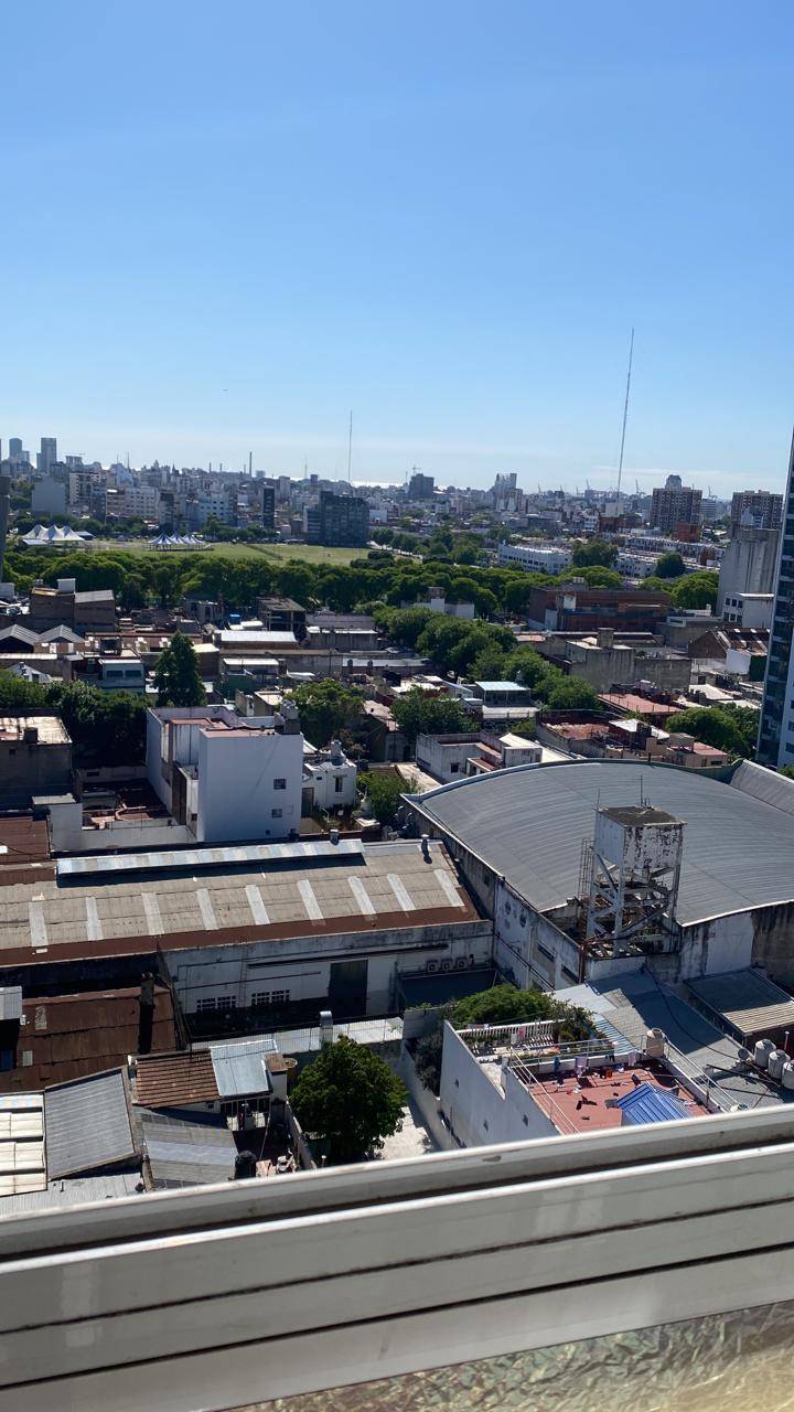 Departamento De 3 Ambientes Con Balcón En Venta En Parque Patricios, Caba