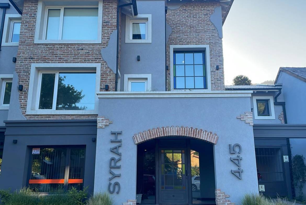 Departamento En Edificio Syrah Con Patio En San Martín De Los Andes