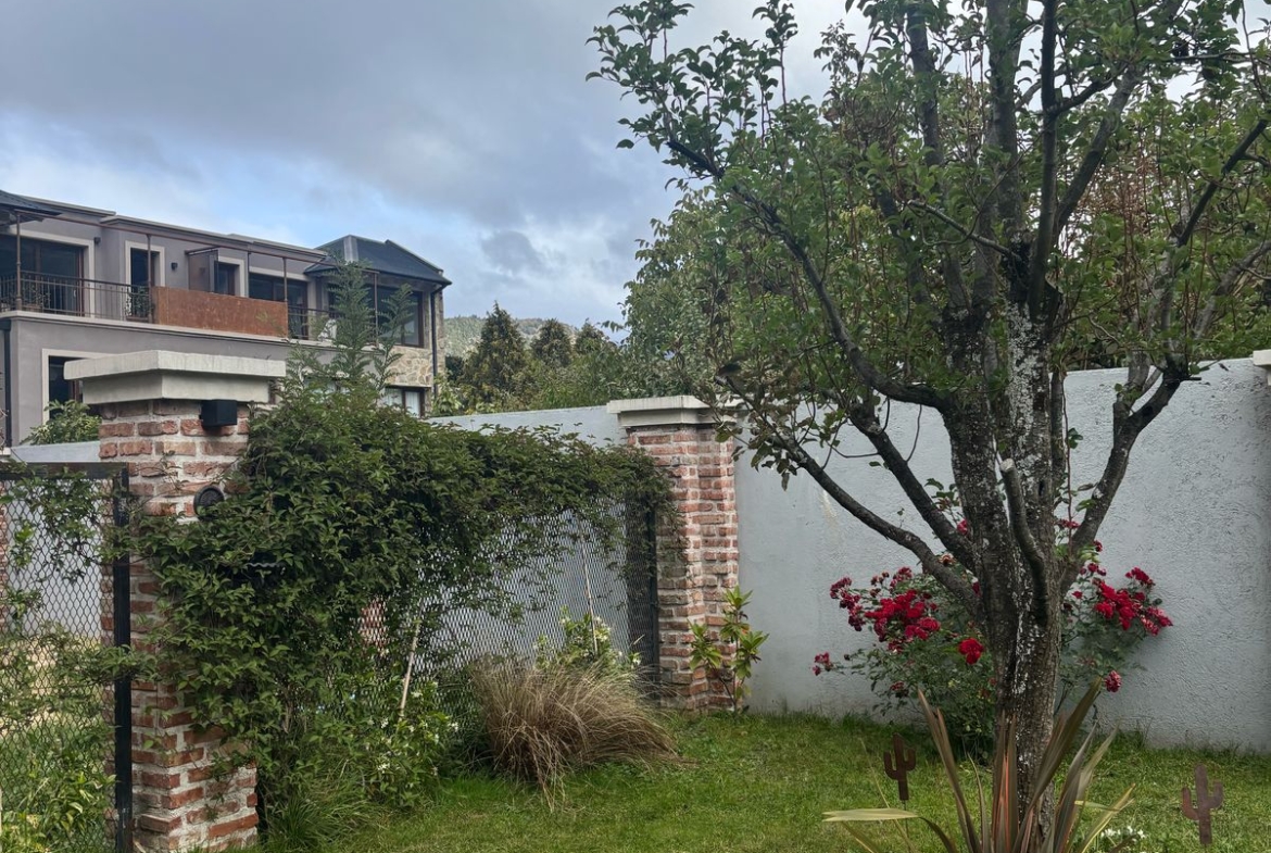 Departamento En Edificio Syrah Con Patio En San Martín De Los Andes