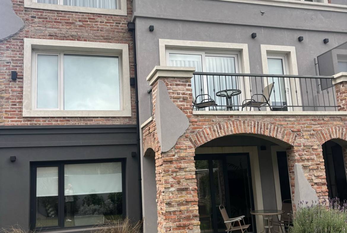 Departamento En Edificio Syrah Con Patio En San Martín De Los Andes