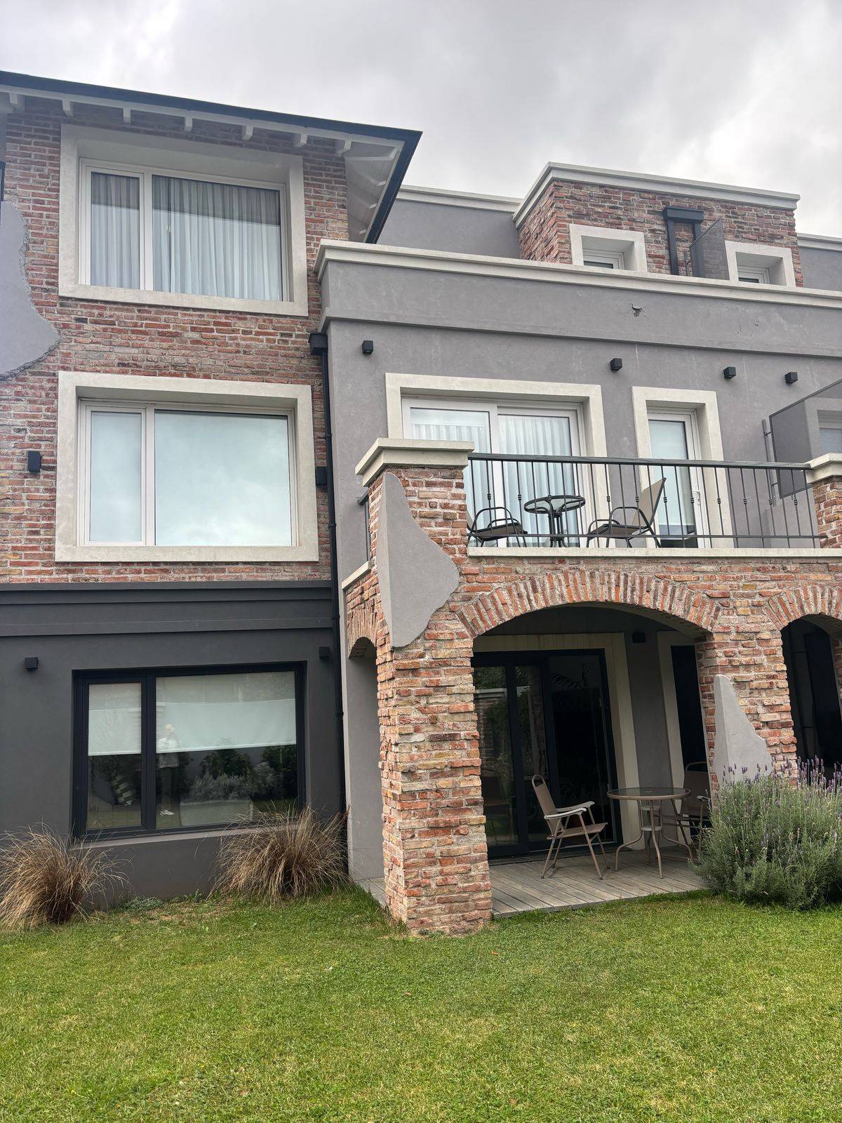 Departamento En Edificio Syrah Con Patio En San Martín De Los Andes