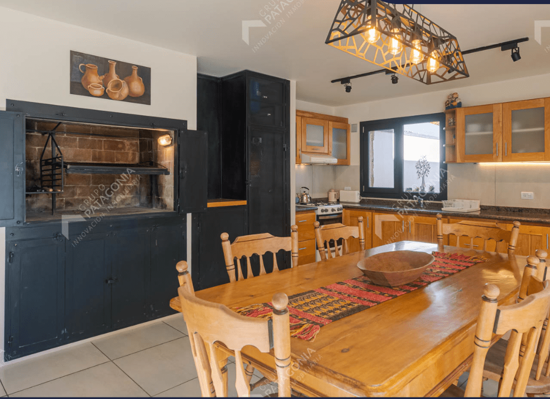Casa En Venta En San Martín De Los Andes A 300 Metros De La Costanera Del Lago Lacar