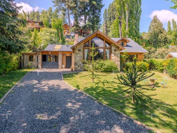 Casa En Venta En Barrio Sigrand San Martín De Los Andes 4 Dormitorios 3 Baños Y Quincho