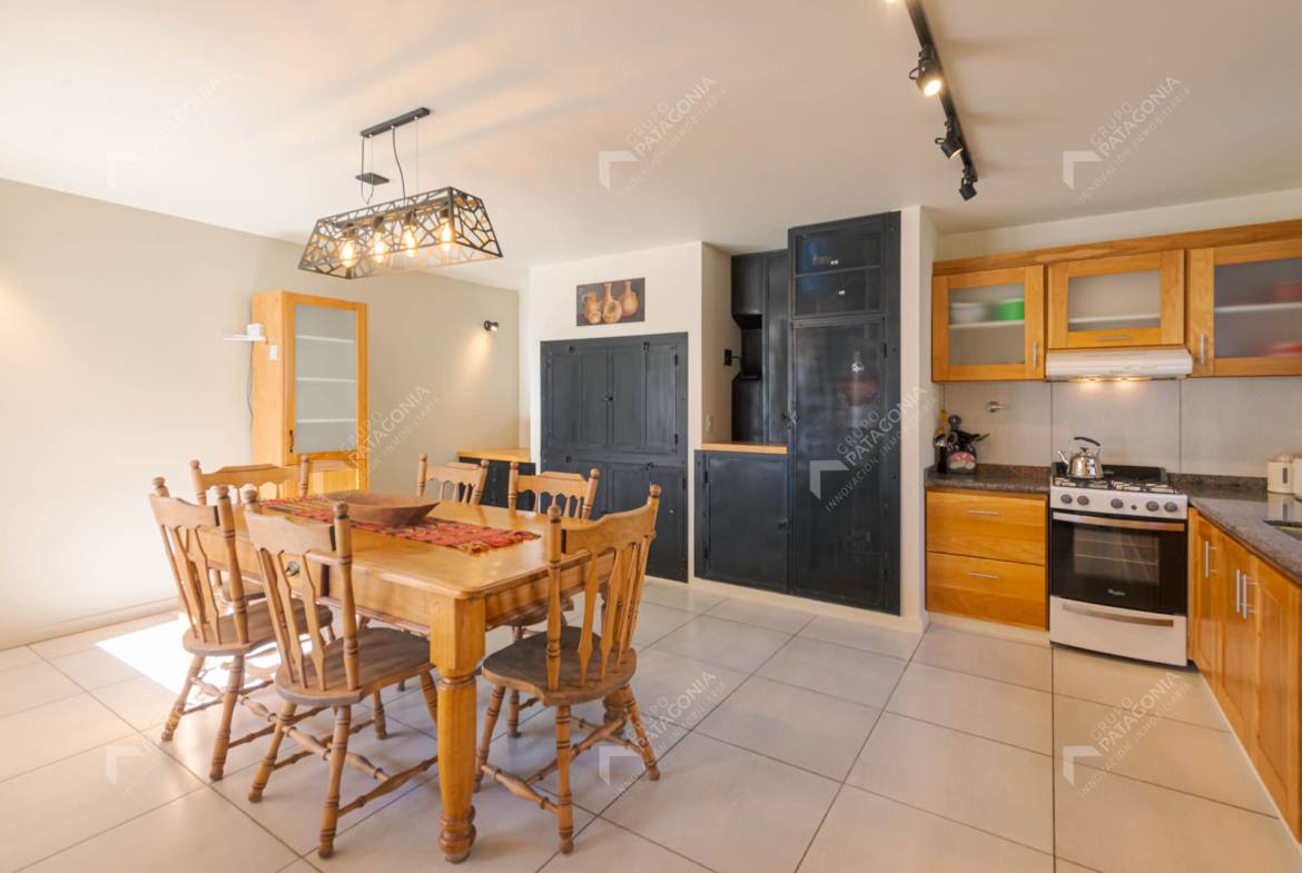 Casa En Venta En San Martín De Los Andes A 300 Metros De La Costanera Del Lago Lacar