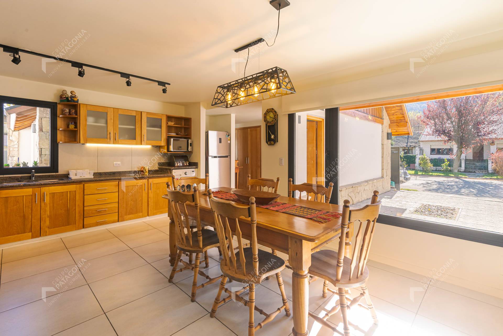 Casa En Venta En San Martín De Los Andes A 300 Metros De La Costanera Del Lago Lacar