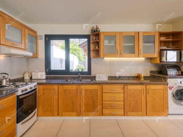 Casa En Venta En San Martín De Los Andes A 300 Metros De La Costanera Del Lago Lacar