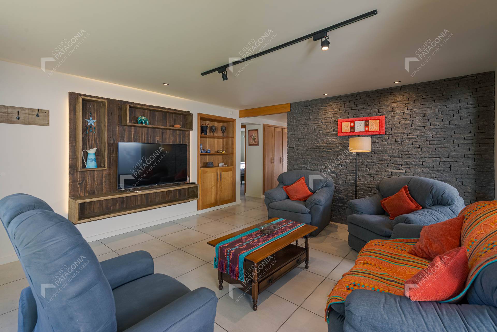 Casa En Venta En San Martín De Los Andes A 300 Metros De La Costanera Del Lago Lacar