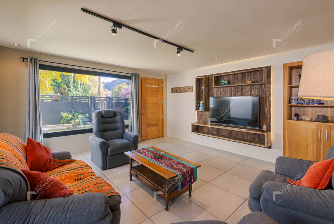 Casa En Venta En San Martín De Los Andes A 300 Metros De La Costanera Del Lago Lacar