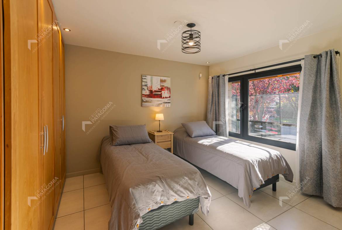 Casa En Venta En San Martín De Los Andes A 300 Metros De La Costanera Del Lago Lacar