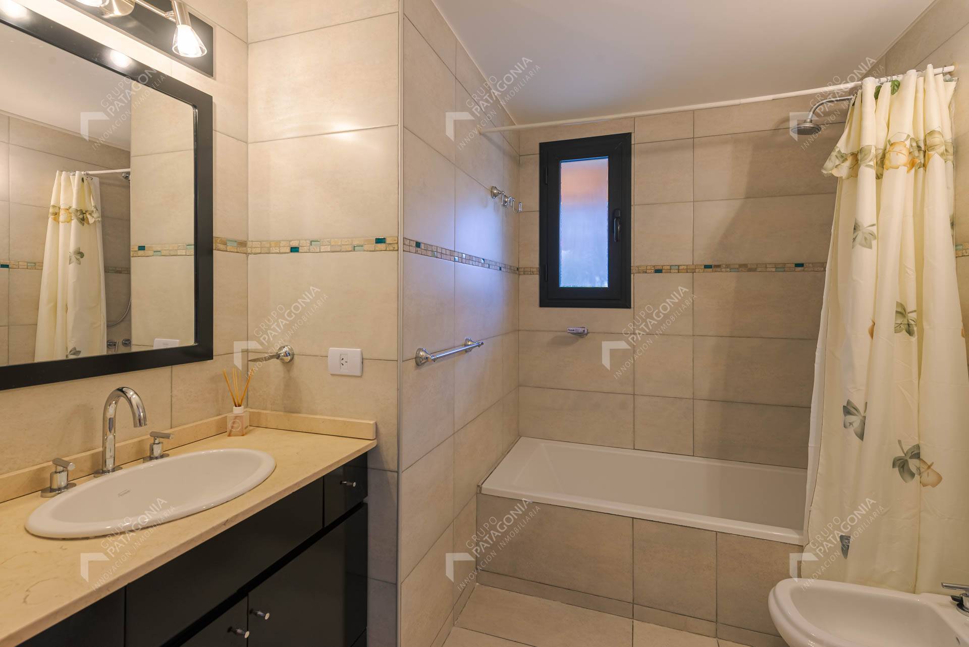 Casa En Venta En San Martín De Los Andes A 300 Metros De La Costanera Del Lago Lacar