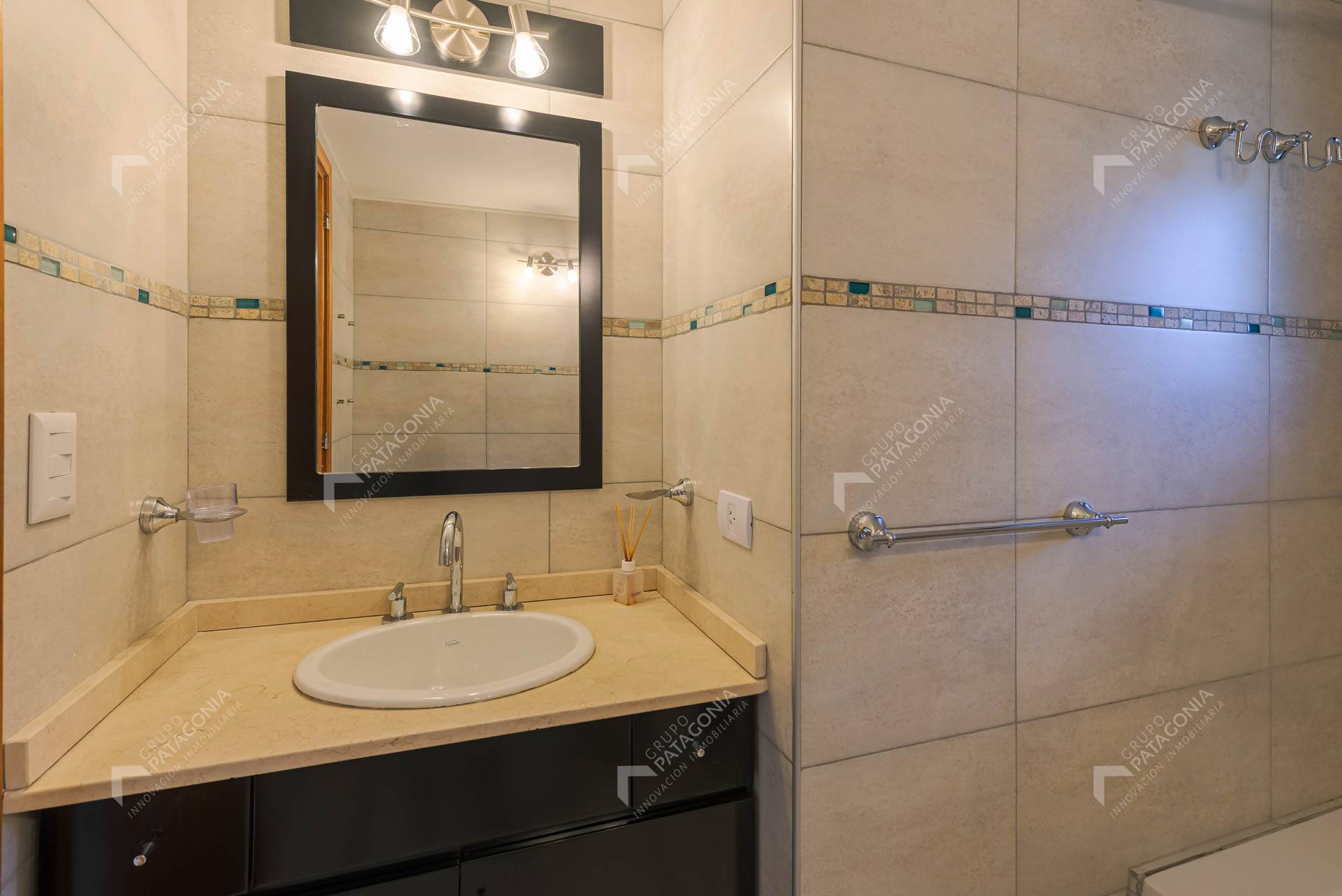 Casa En Venta En San Martín De Los Andes A 300 Metros De La Costanera Del Lago Lacar