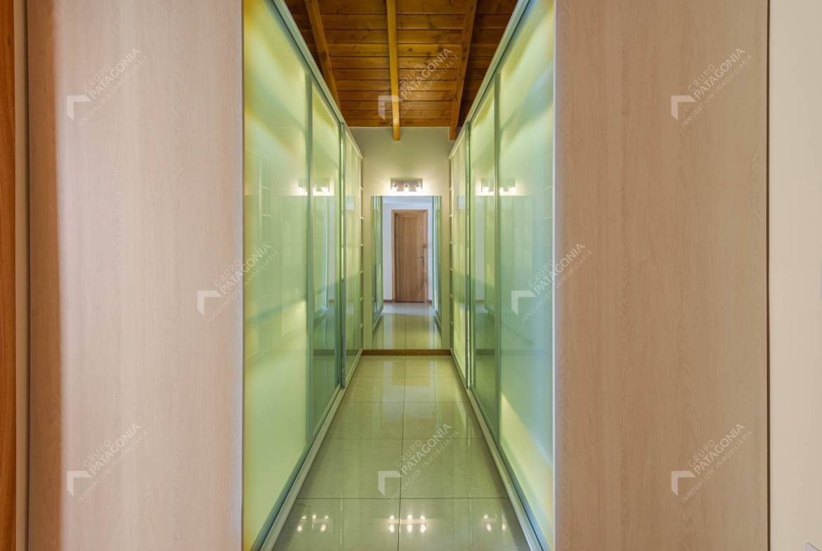 Casa En Venta En San Martín De Los Andes A 300 Metros De La Costanera Del Lago Lacar