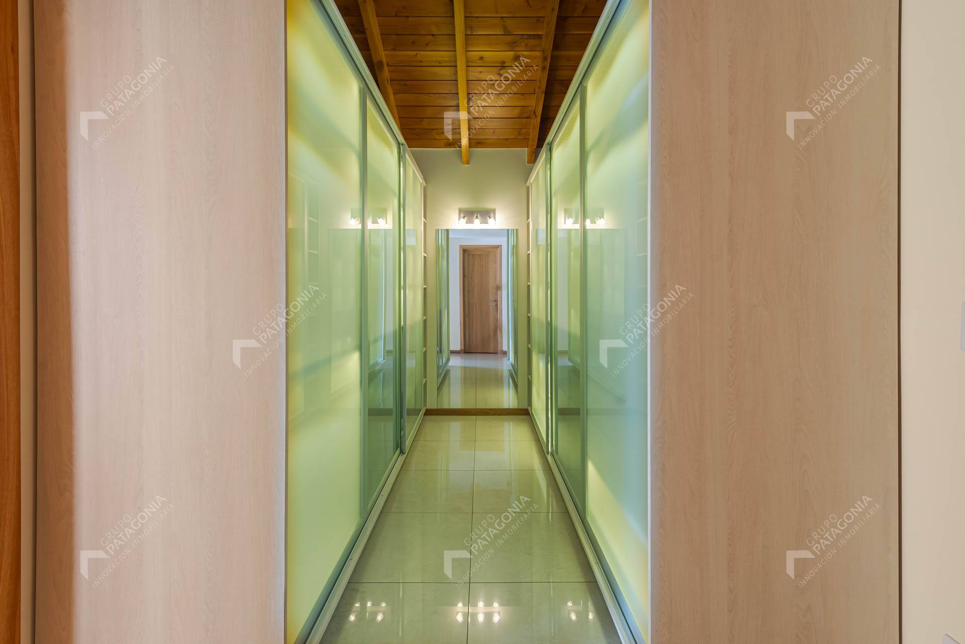 Casa En Venta En San Martín De Los Andes A 300 Metros De La Costanera Del Lago Lacar