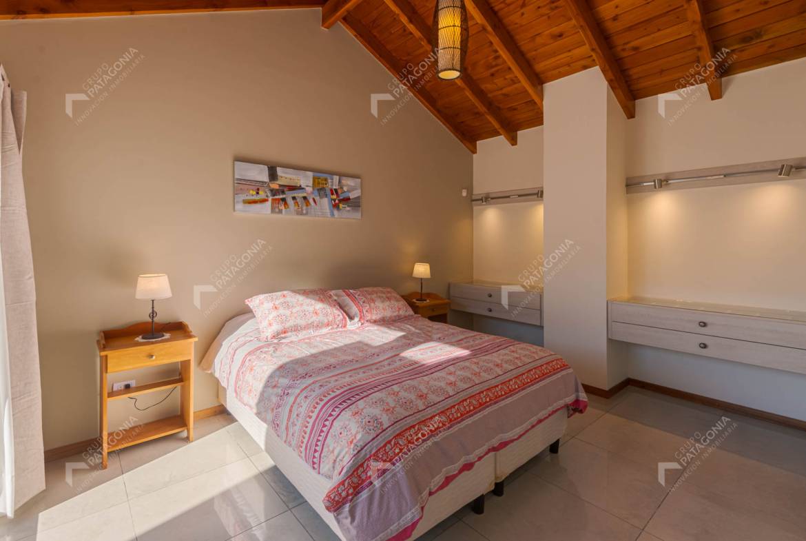 Casa En Venta En San Martín De Los Andes A 300 Metros De La Costanera Del Lago Lacar