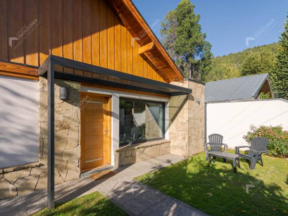 Casa En Venta En San Martín De Los Andes A 300 Metros De La Costanera Del Lago Lacar