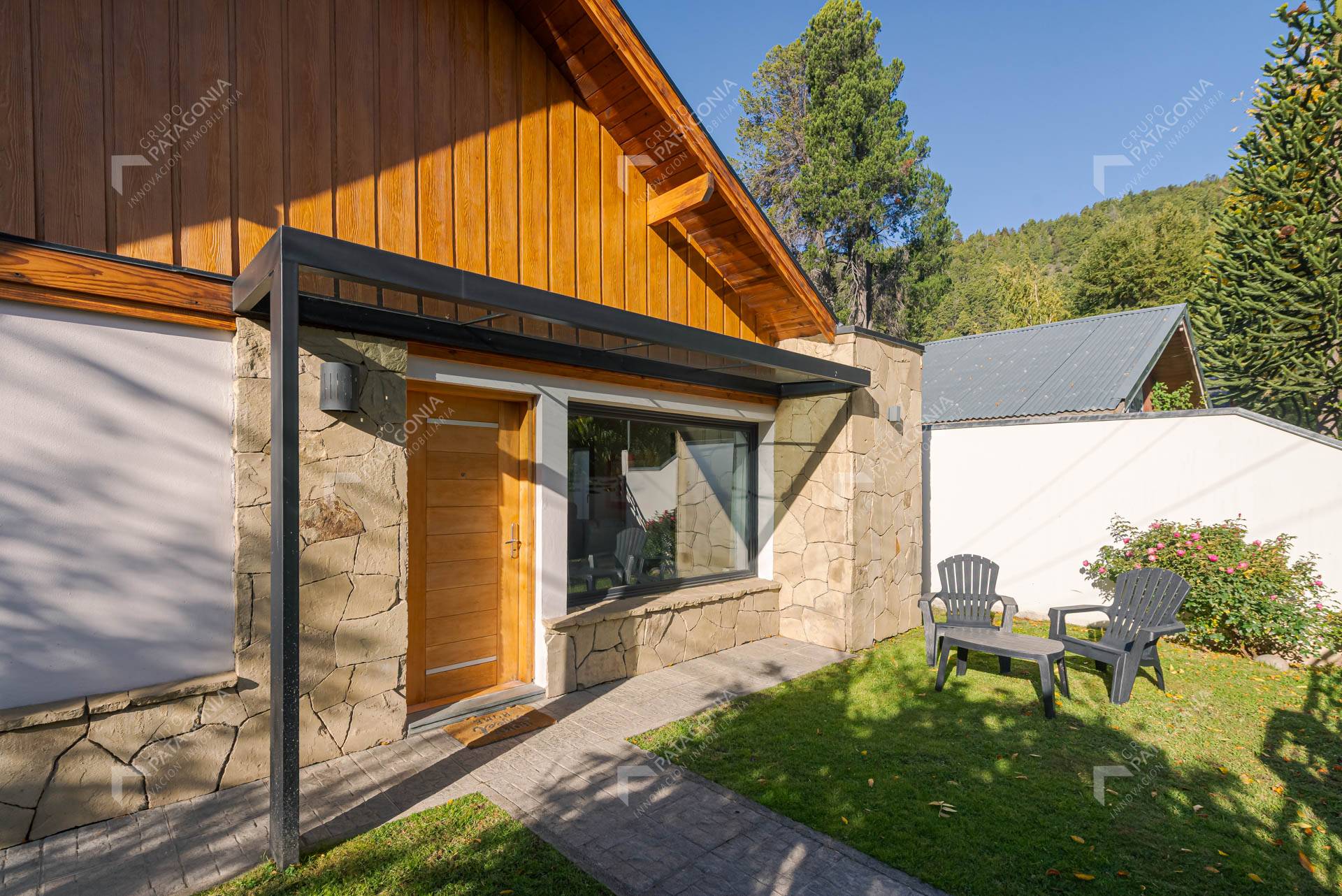 Casa En Venta En San Martín De Los Andes A 300 Metros De La Costanera Del Lago Lacar