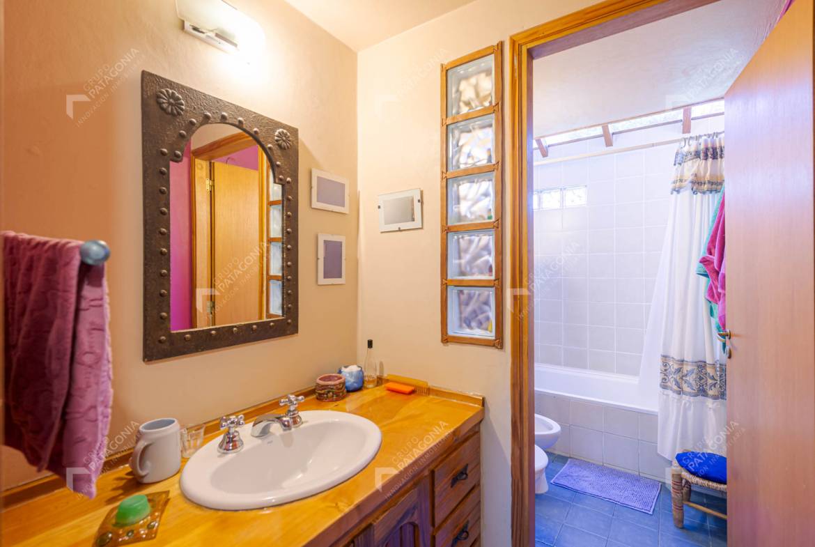 casa mas cabaña secundaria en venta en barrio ruca hue san martin de los andes