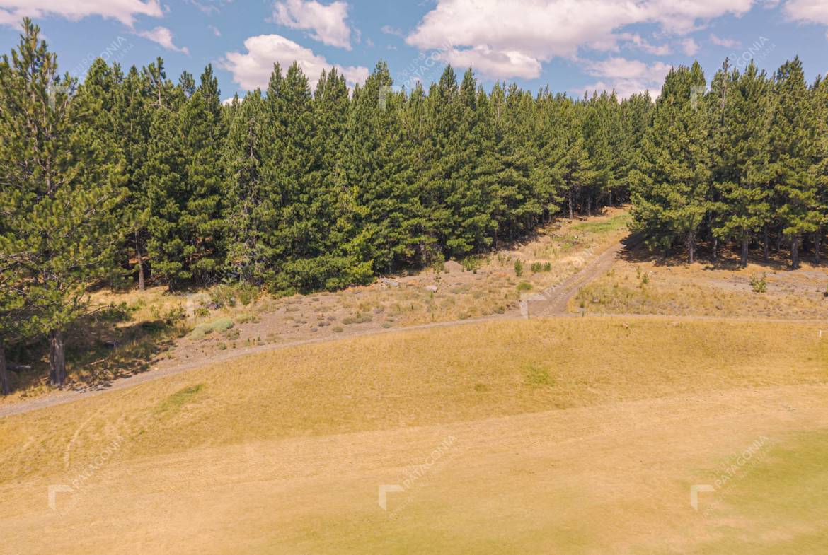 Exclusivo Lote Terreno ubicado sobre cancha de Golf en el Desafío Mountain Resort de San Martín de los Andes PATAGONIA ARGENTINA