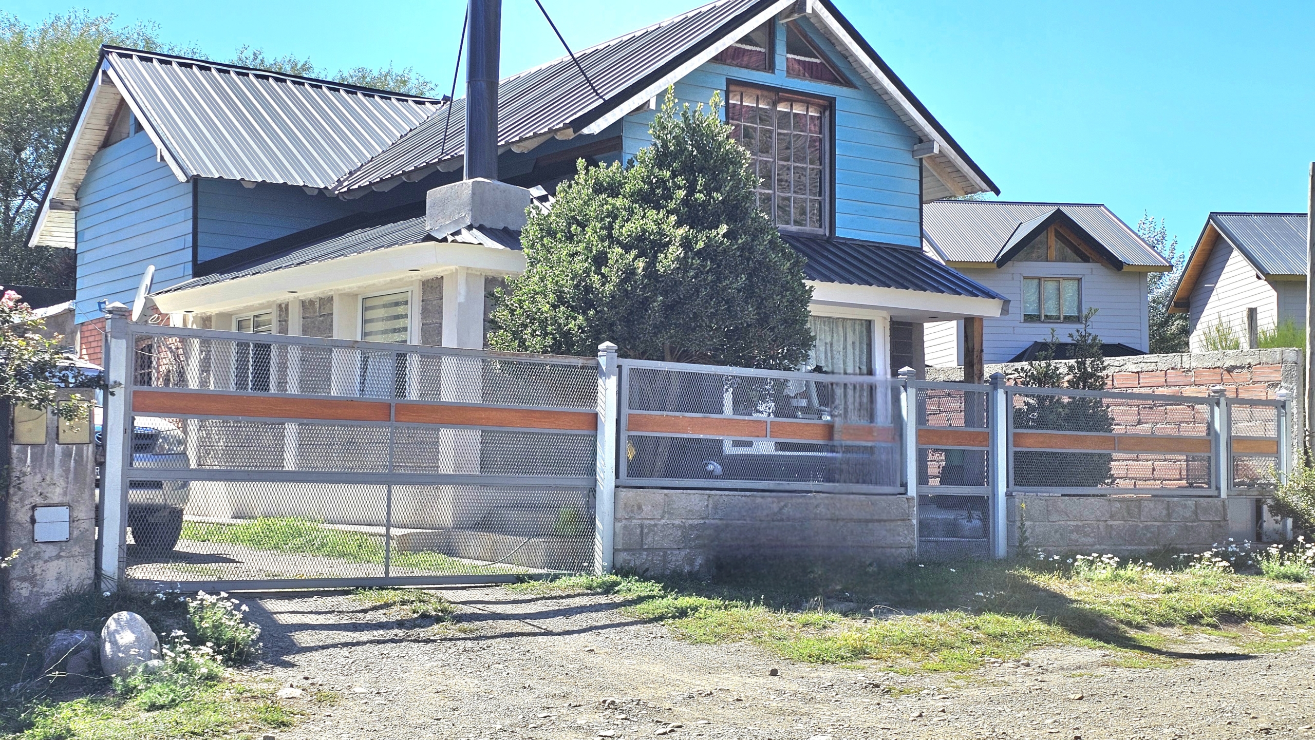 Casa  + taller /deposito en venta en vega Maipú , Barrio Nahuelin ,San Martin De Los Andes!!