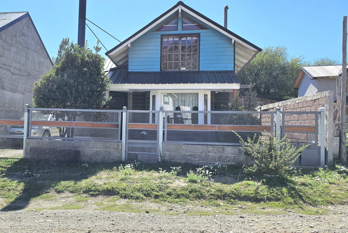 Casa  + taller /deposito en venta en vega Maipú , Barrio Nahuelin ,San Martin De Los Andes!!