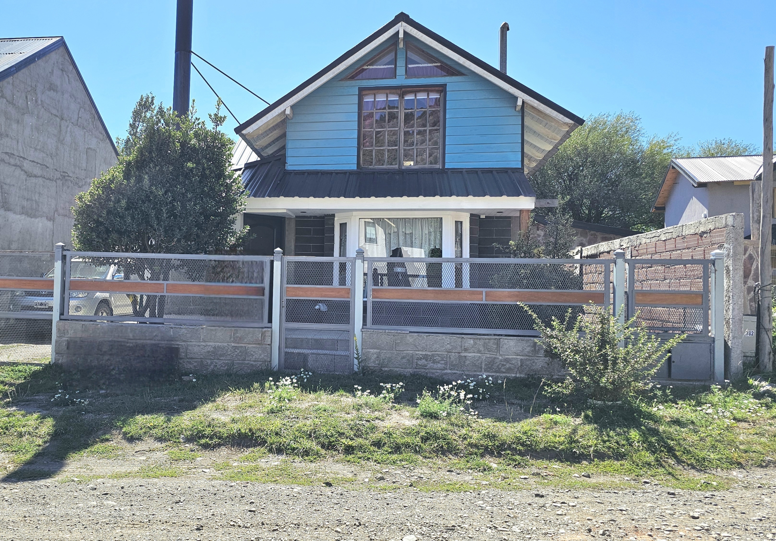 Casa  + taller /deposito en venta en vega Maipú , Barrio Nahuelin ,San Martin De Los Andes!!